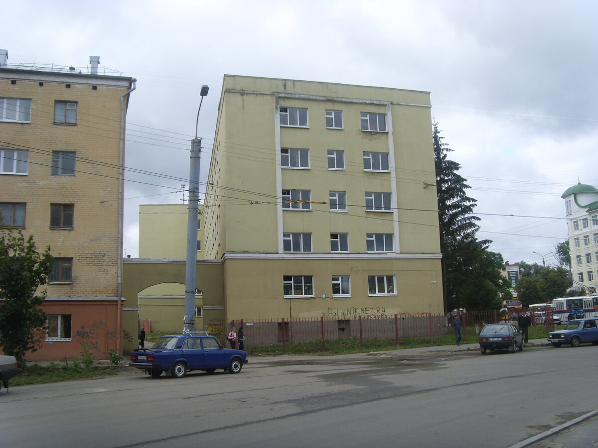Моя общага левее