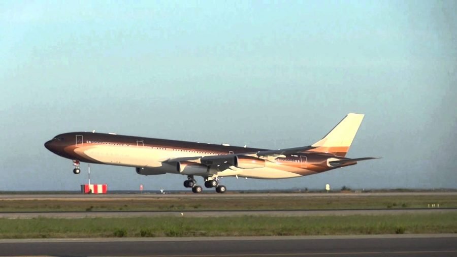 Airbus A340-300. 

