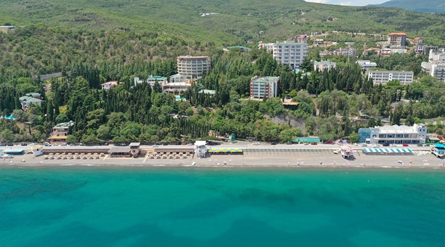 Вид на побережье Алушты // Фото: Туристический портал Республики Крым, Сергей Коршунов