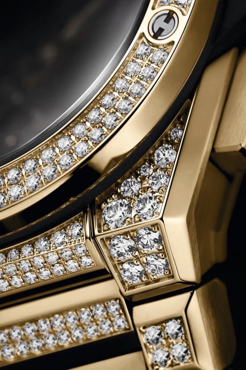     Hublot Big Bang Integrated Yellow Gold Pave