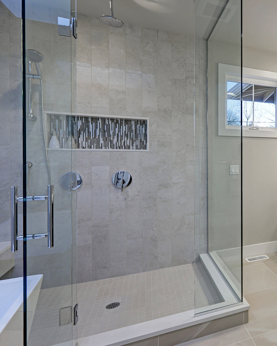 Как создать атмосферу уюта в ванной комнате с помощью душевого уголка, оснащенного тканевой завесой