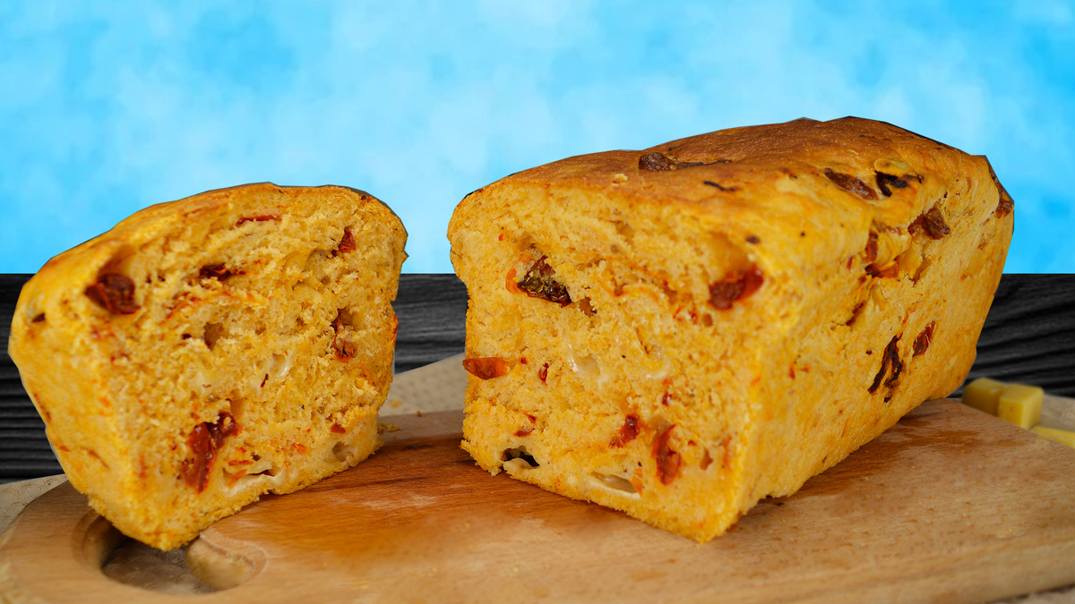    Хлеб с сыром и вялеными помидорами