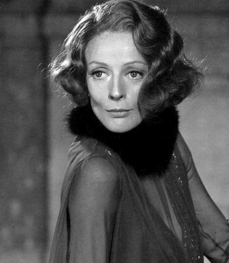 Красотка, не правда ли? И как можно такую женщину не любить?