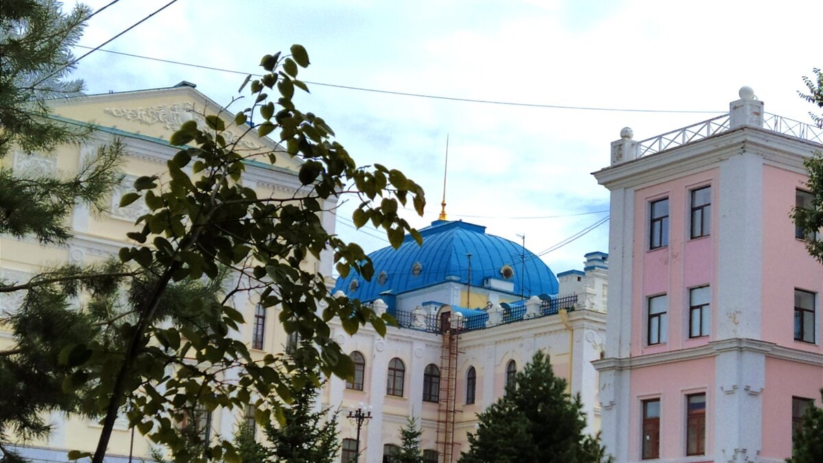     Председатель ЛДПР Леонид Слуцкий предложил учредить День Дальнего Востока России 4 января или 13 мая. Целью этого праздника будет привлечение внимания к проблемам ДФО, вывести их обсуждение на федеральный уровень и ускорить принятие конкретных решений.