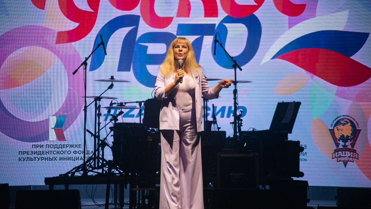     В Приморье прошёл масштабный фестиваль «Русское лето. ZаРоссию». 26 августа во Владивостоке для горожан выступали известные исполнители.