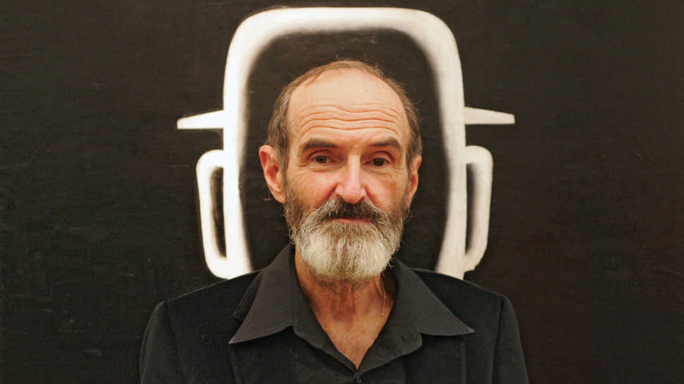    Эрик Булатов, с конца 1980-х годов живущий в Париже, на родине выставлялся редко. В 2003 году впервые в России прошла выставка его графики Алексей Куденко/Коммерсантъ
