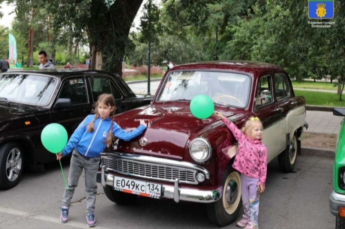    Выставка ретроавтомобилей развернулась на центральной набережной Волгограда
