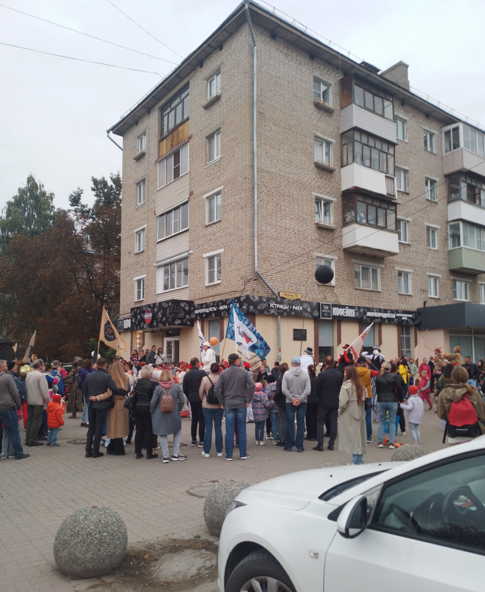 Нашему городу -877, но он  как всегда молод, красив, хорош собой, да ещё в в полном расцвете сил, радует своих жителей и гостей, историческими  памятниками, итересными музеями, замечательными...-49