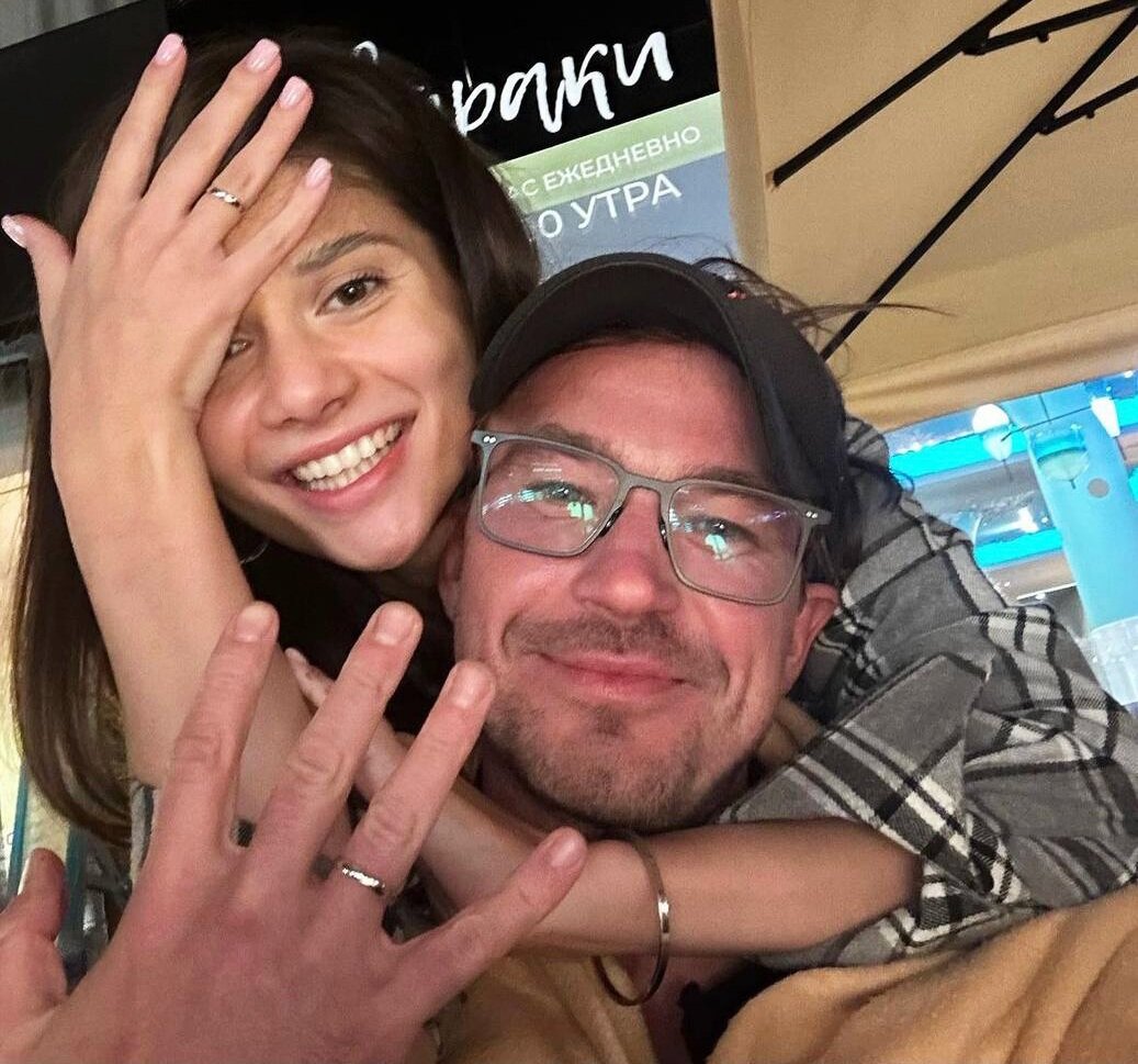    Александр Петров женился на 22-летней ВикторииСоцсети Александра Петрова