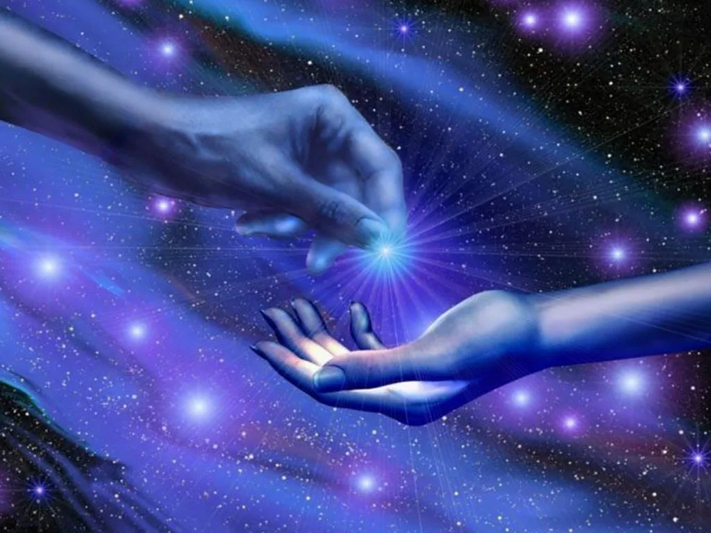 1 души 1 судьбы. Вселенская скрижаль индиго. Космос в руках. Вселенная в руках. Душа в космосе.