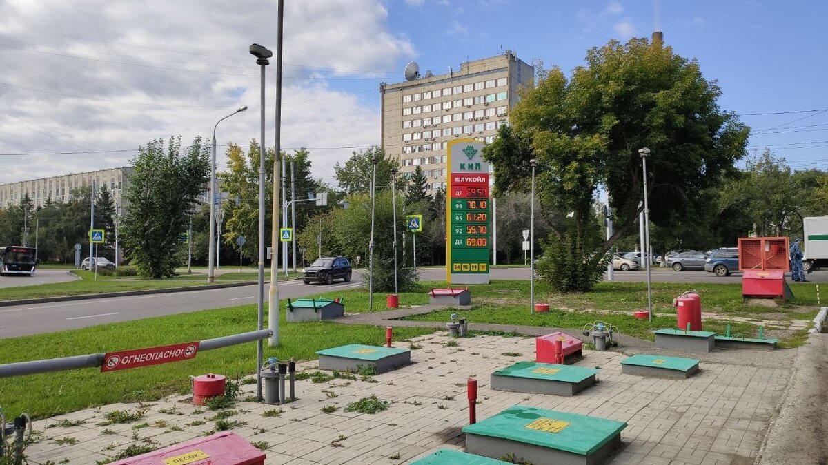     Прокуратура Красноярского края проверила красноярские заправки после повышения цен на бензин.