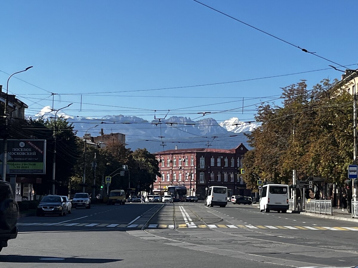 А ведь местные каждый день этот вид наблюдают...