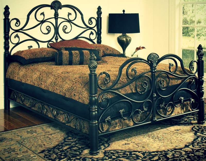 Кованая кровать.