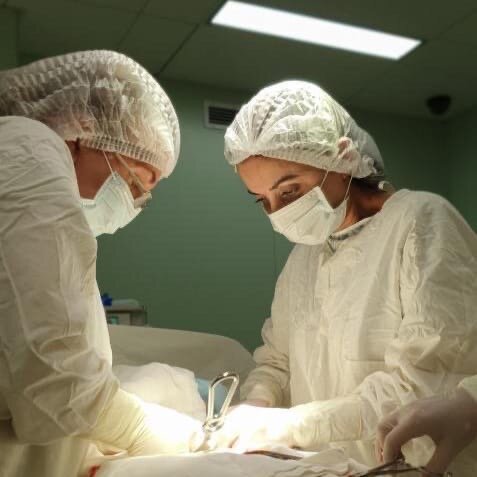 У таких малышей чрезвычайно нежная кожа, на которой от любого прикосновения появляются болезненные пузыри