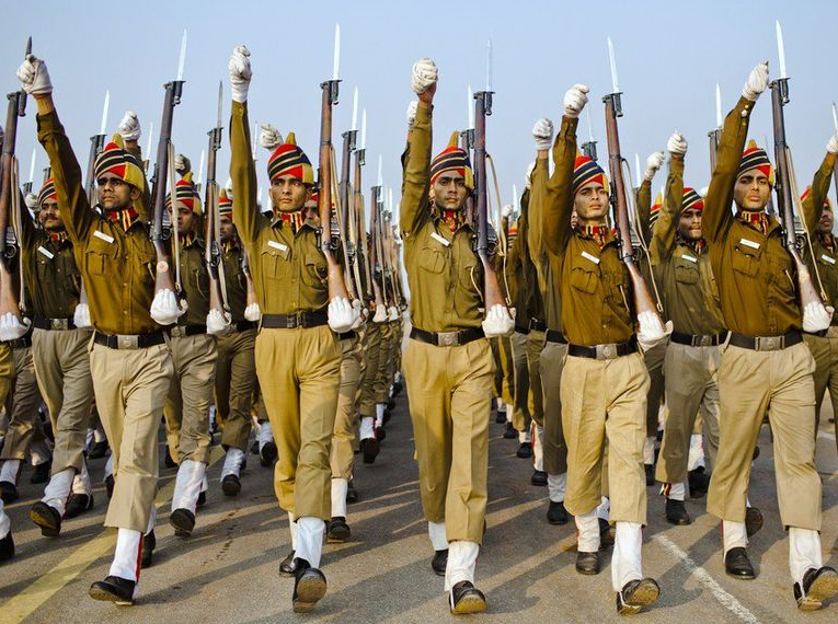 Фото из свободного источника Яндекс Картинки. Солдаты индийской армии на параде