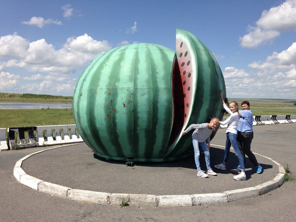 Малая архитектурная форма в виде минусинского арбуза! Да, на юге Красноярского края и в Хакасии растут не только помидоры, но и арбузы!