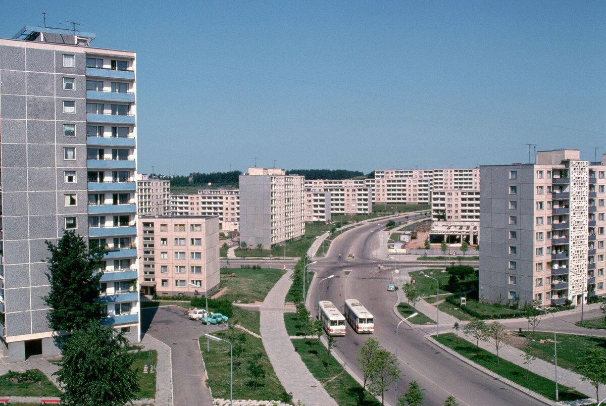 Всем знакомые и родные "Брежневки". "Поздний" СССР. Взято из Яндекс-картинок 