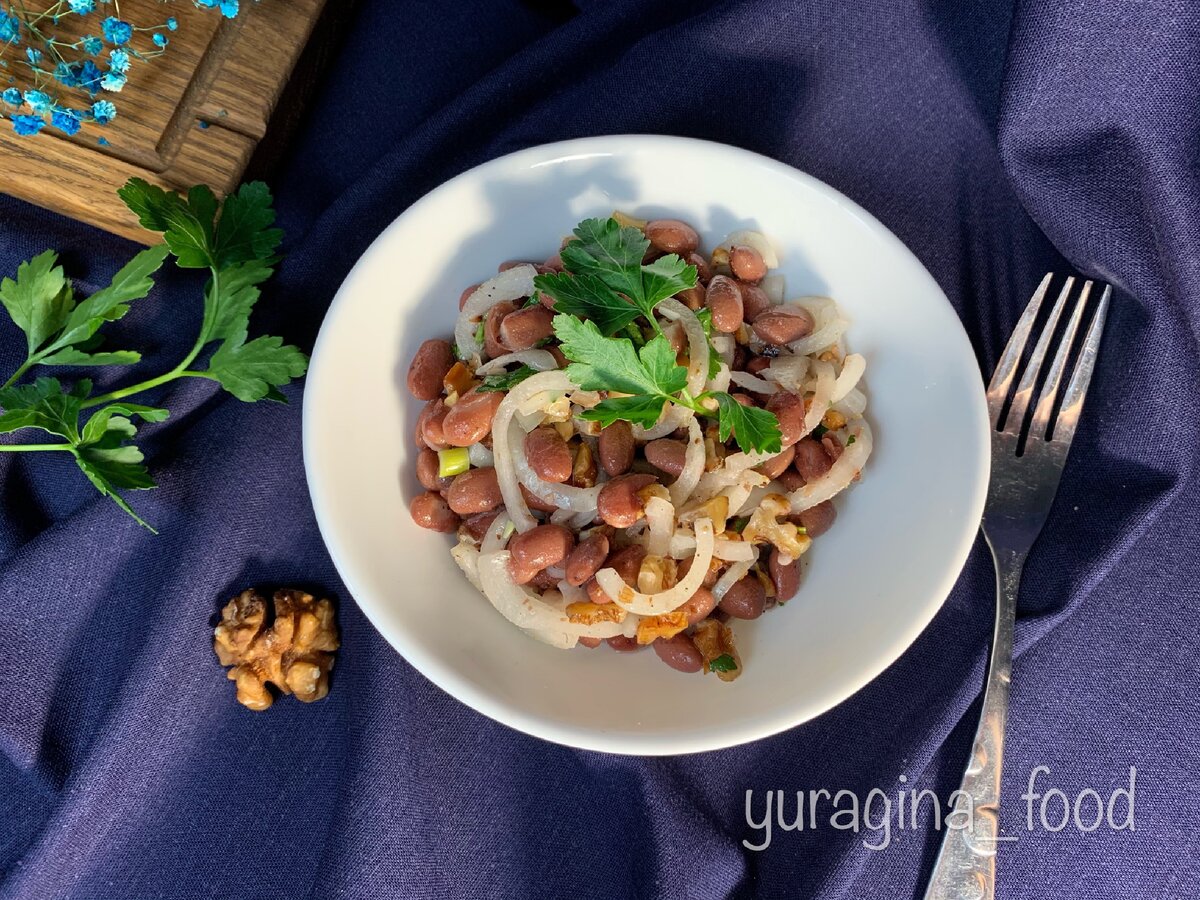 Готовлю сразу два постных салата с маринованным луком: бюджетно и вкусно  получается (рецепт от подписчицы) | Не кухарка | Дзен