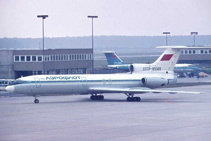 Ту-154А  74А065 в изначальном варианте заводской окраски образца 1973 года.