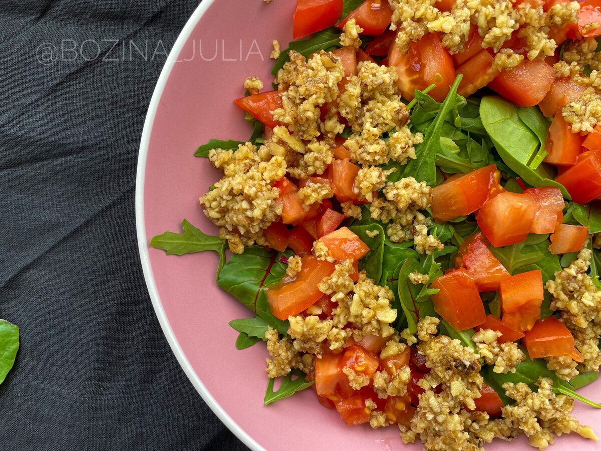 Он еще и постный, кстати! Отличный легкий салатик!