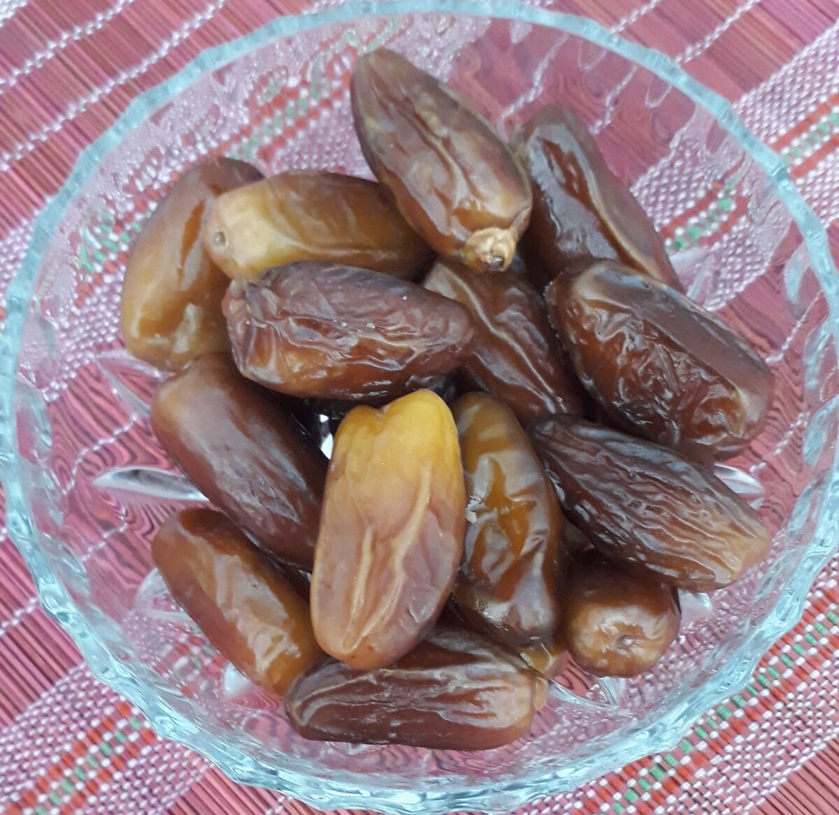 Финики очень вкусны и полезны.