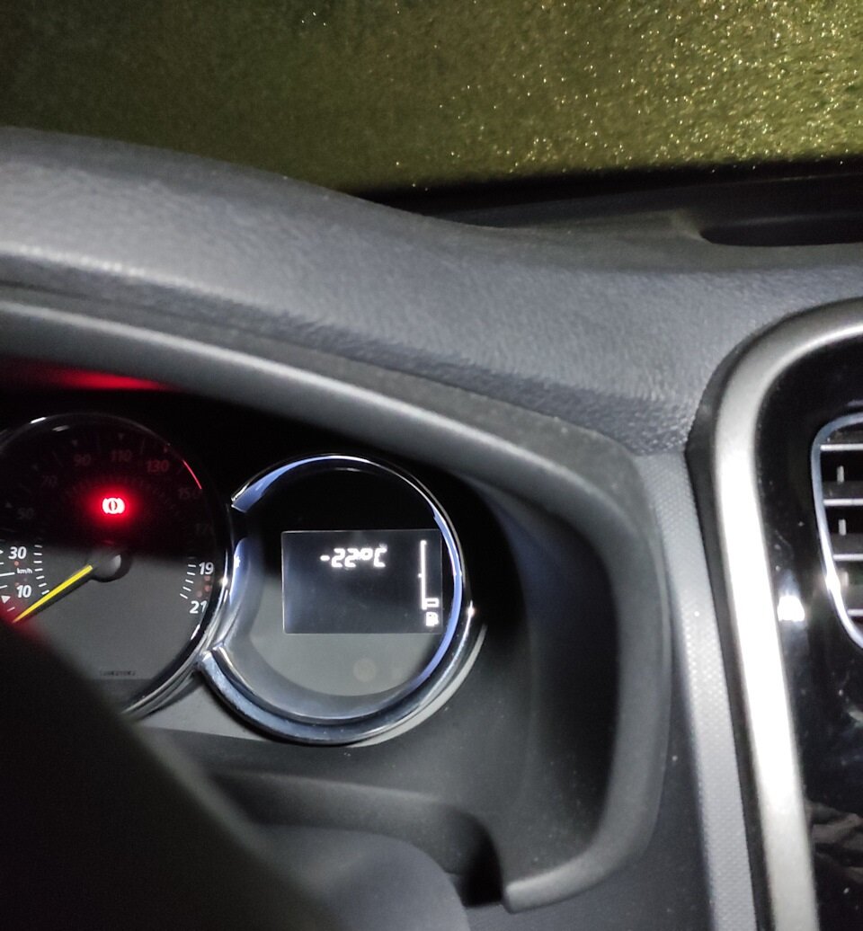 Утренний запуск Renault Logan в -22 С. Фото drive2.ru