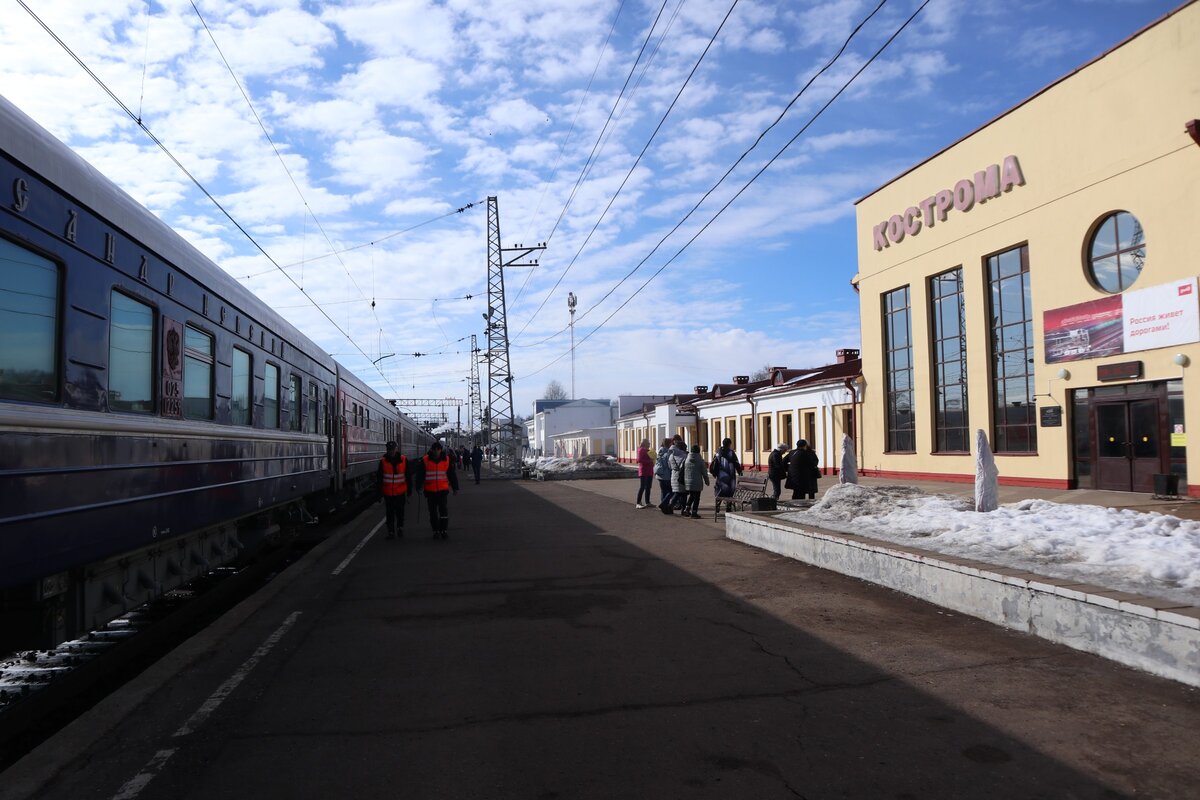 Поезд москва кострома. Поезд Москва Великий Устюг. Туристический поезд из Москвы в Кострому. ЖД вокзал Великий Устюг фото. Поезд СССР из Великого Устюга.