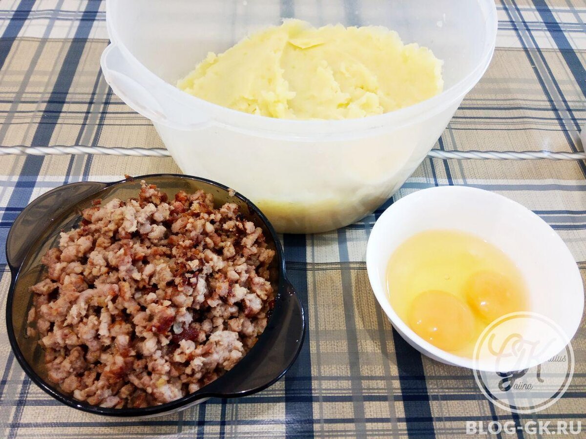 Картофельное пюре с орехами и жареным луком