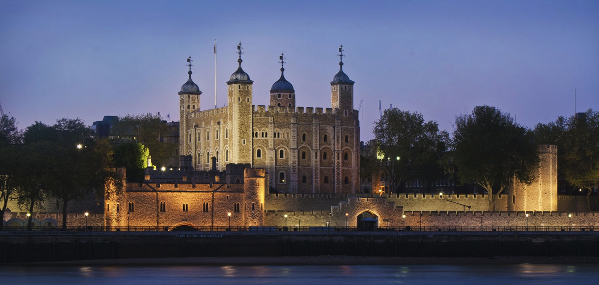 Famous london tower. Лондонский Тауэр башня св. Томаса. Лондонский Тауэр в 1066 году. Лондонский Тауэр современный вид. Her Majesty's Royal Palace and Fortress, Tower of London.