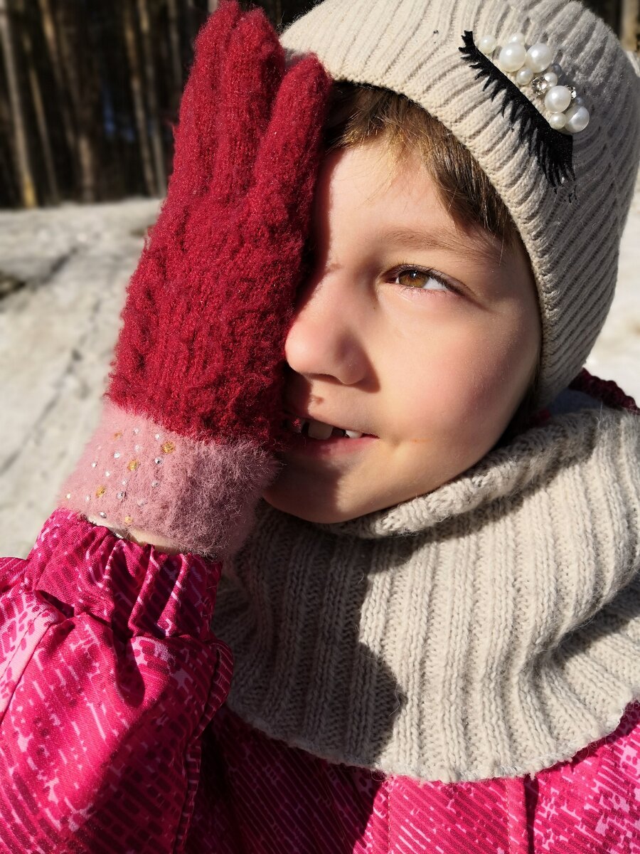 Радуется солнышку) 