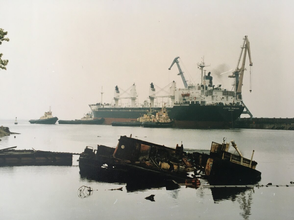 Фото из архивного альбома.