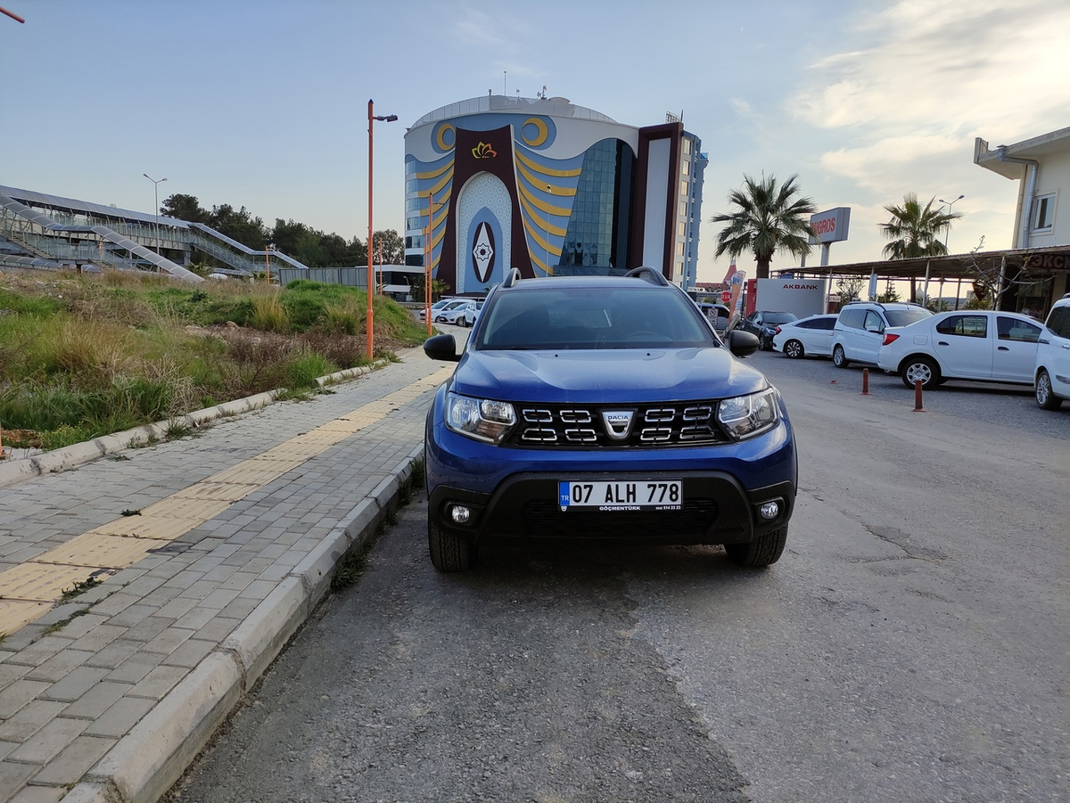 Рассмотрел поближе новый Dacia Duster. Выяснил в чем отличия от нашего  «Рено» и какой лучше | Гаражбатя | Дзен