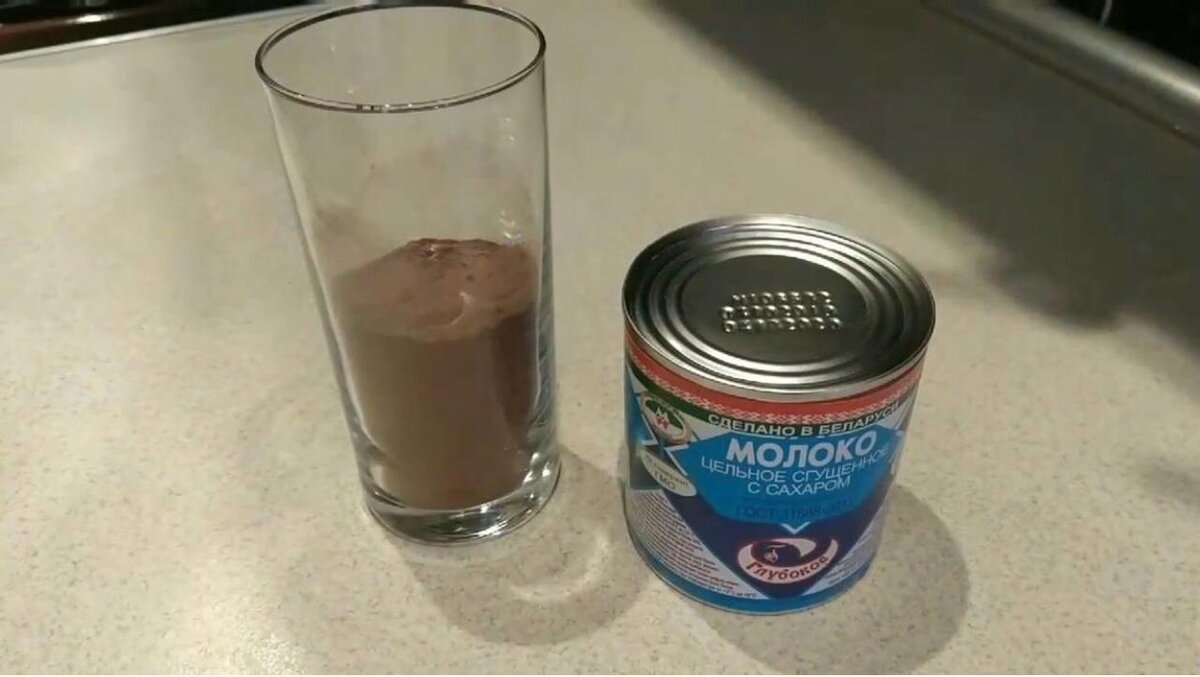 Когда хочется сладкого, беру банку сгущёнки и немного какао