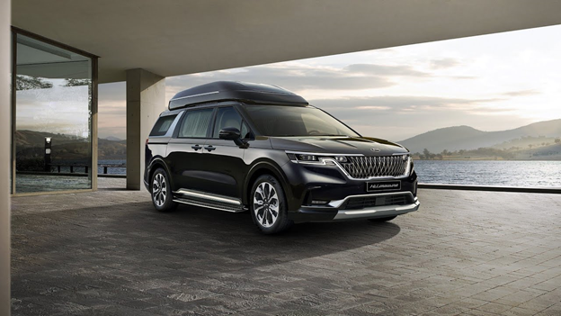 KIA Carnival в топовой версии с высокой крышей 