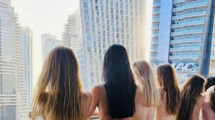 Девушкам грозит до шести месяцев тюрьмы, организатору съемок — до полутора лет. Также их могут обязать выплатить штраф — пять тысяч дирхамов (более 100 тысяч рублей) и 50 тысяч дирхамов (более миллиона рублей) соответственно.