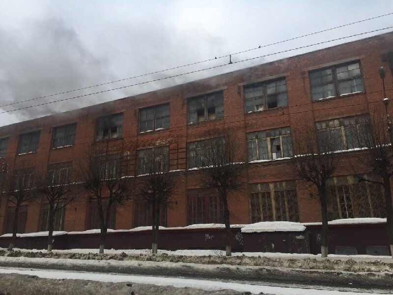 неубранные помещения на заводе. улица завод холодильников смоленск. смоленск холодильный завод 1979. завод холодильников смоленск.