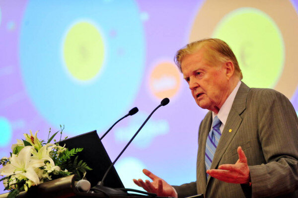 Роберт Манделл