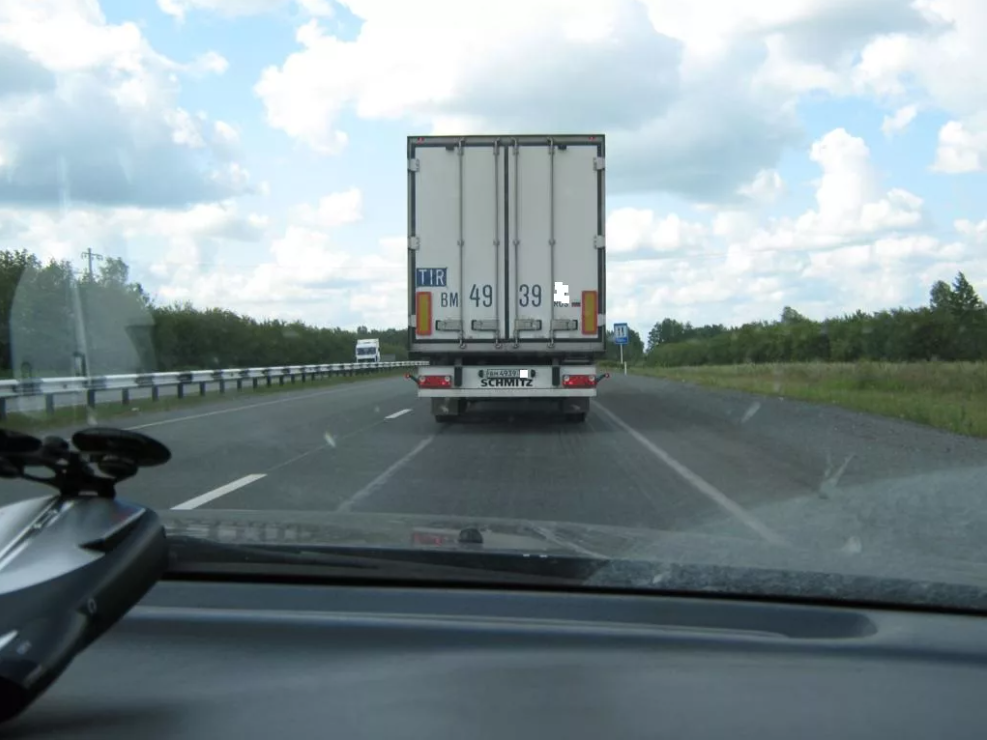 Знаки дальнобойщиков на трассе. Знаки поворотниками дальнобойщиков. Обгон фуры на трассе. Дальнобойщики поворотники. Обгон фур поворотники.