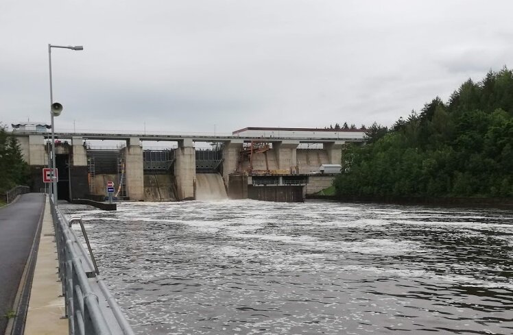 Рыбинск шлюзы. Чебоксарская гэс шлюзы. Кузьминский гидроузел на оке. Гэс миссисипи. Дамба барнаул барнаулка дамба плотина.