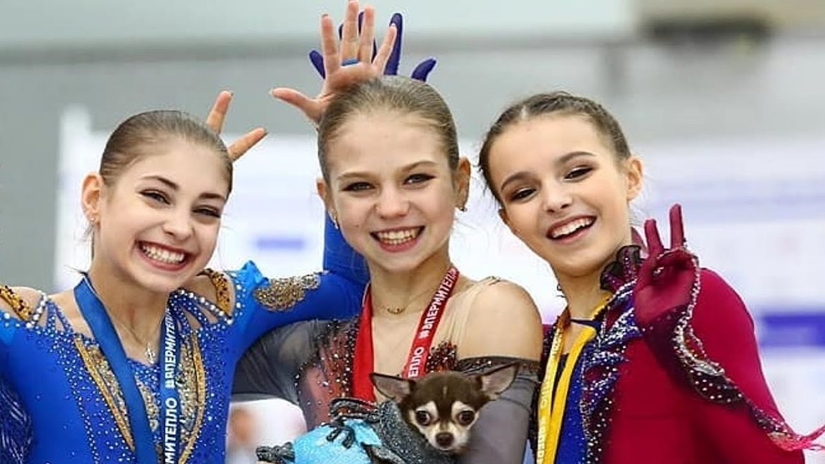 Эх, я люблю смотреть ФК, большой болельщик ТЩК, Но, лишь услышу ложь молвы, к нагайке тянется рука.