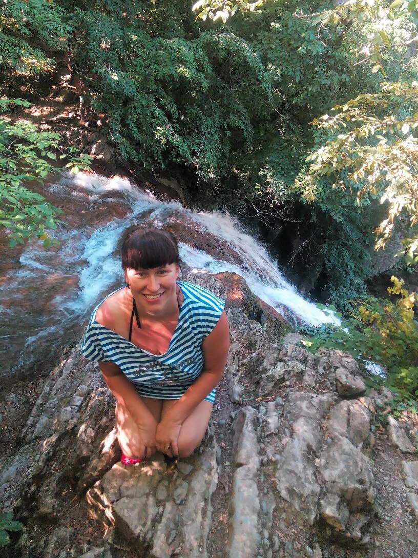 На верхушке водопада!