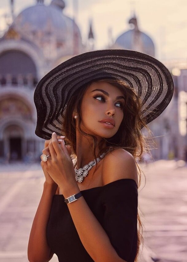 Фото: https://www.instagram.com/officialmadalinaghenea/