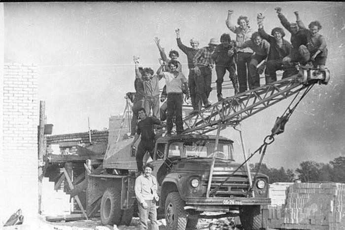 Всем, здравствуйте. Сегодня прочитал одну интересную статью, на тему СССР, называется статья так - «В СССР входила Германия»: молодежь бывших советских республик забыла историю.