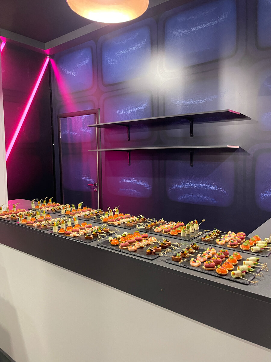 Фуршет будет!