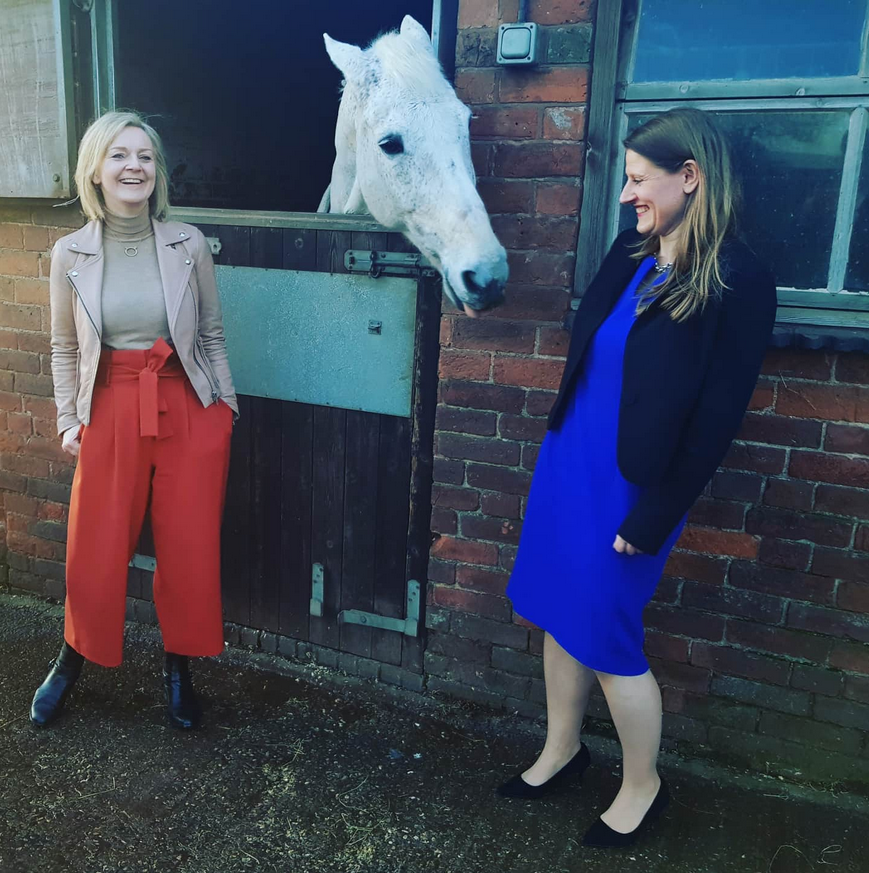 На ферму в Стаффордшире смоталась.