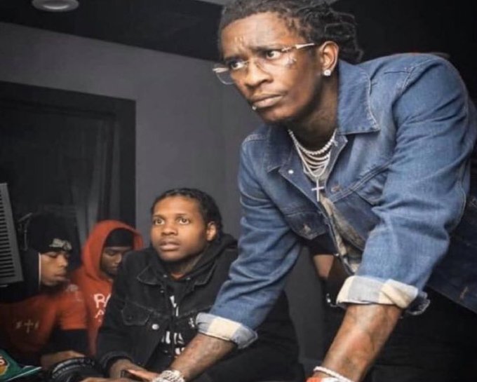 Вот так отшучиваются по ту сторону океана. Подпись: Checking people’s Call of Duty stats to see who to draft for WW3 ► Проверка показателей [статистики боёв] в [игре] Call Of Duty, чтобы понять, кого призывать на Третью мировую войну.