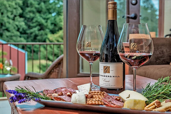 Процитировано с сайта https://youngberghill.com