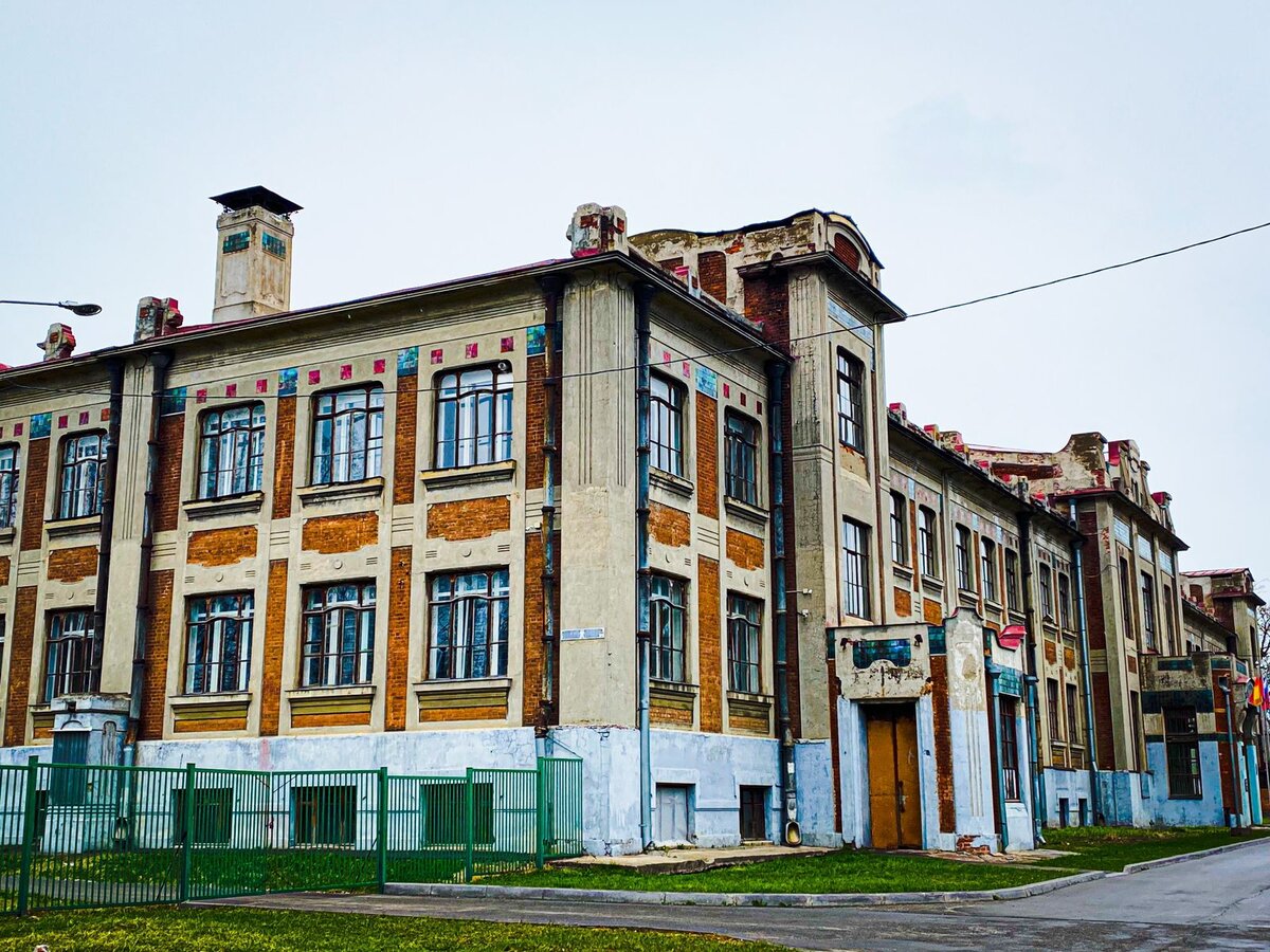 Историческое здание, 1908 год постройки. Бывшее фабричное училище Богородско-Глуховской мануфактуры Арсения Морозова