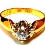 Золотое кольцо с бриллиантом. 