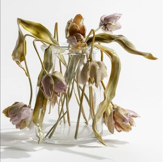 Прелесть увядания стеклянных цветов Лиллы Табассо